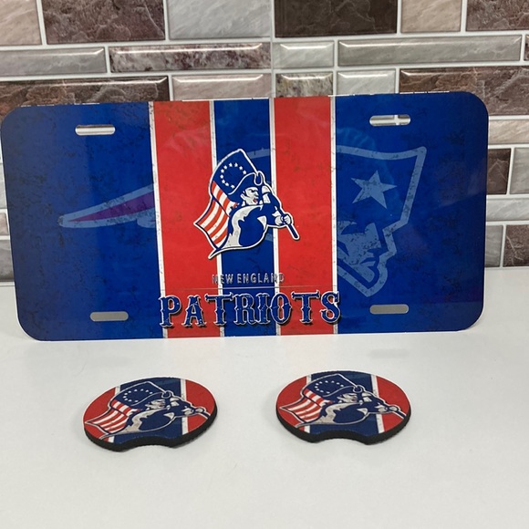 New England Patriots License Plate With Cup Holder Inserts - Picture 1 of 4